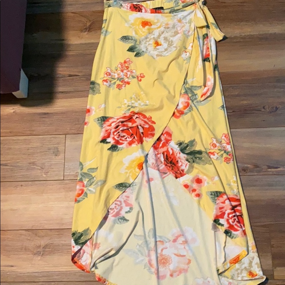 Yellow stretch fabric skirt